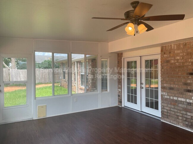 Building Photo - 5728 Dove Dr