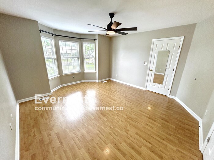 Building Photo - 902 Wildrose Ct