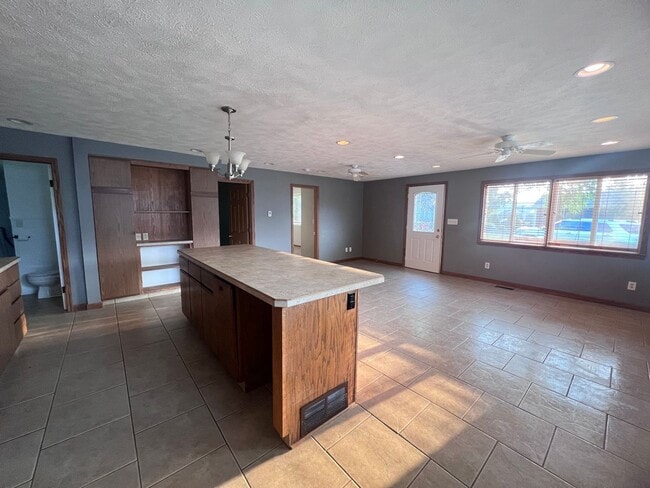 Building Photo - Adorable 2 bedroom home in the Silver Lake...