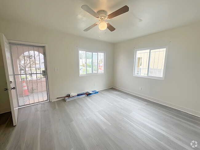 Building Photo - 1510 W 53rd St