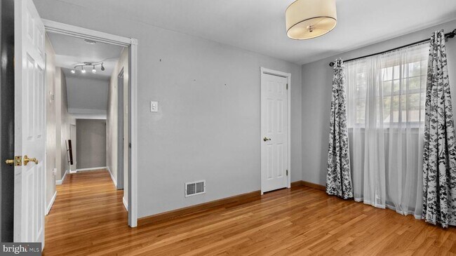 Building Photo - 203 Ashwood Way