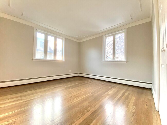 Building Photo - 2bed unit in Watertown is available in9/1
