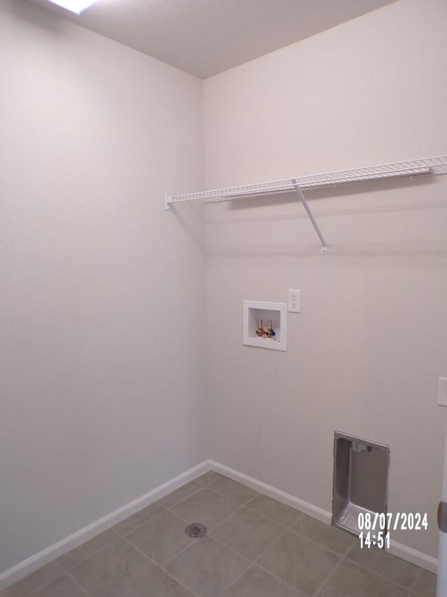 Building Photo - 979 Oleander St