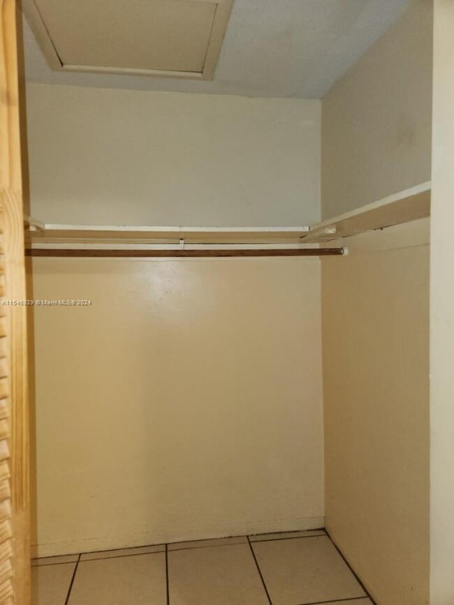 Building Photo - 6115 SW 30th St