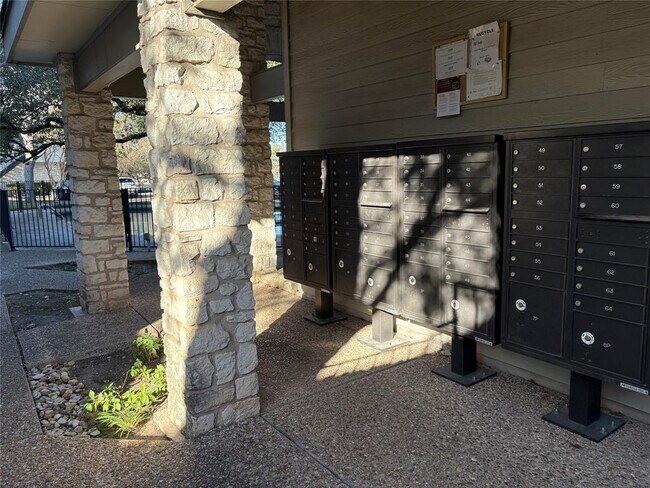 Building Photo - 9226 Jollyville Rd