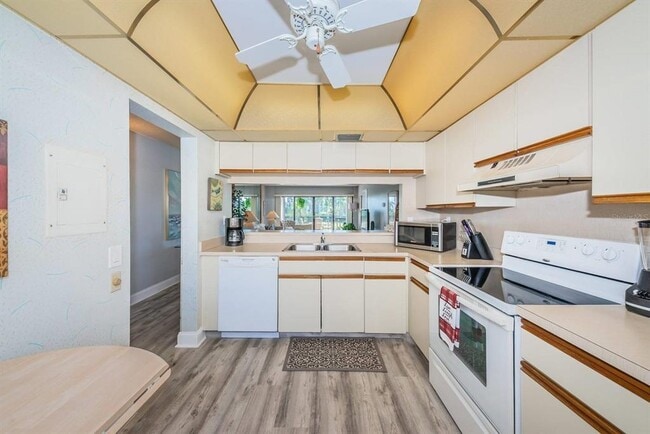 Building Photo - 5724 PUERTA DEL SOL Blvd