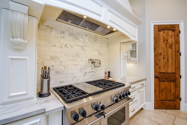 Building Photo - 11910 Heritage Ln