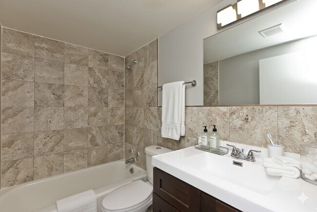 Building Photo - Newly Renovated 1 Bedroom