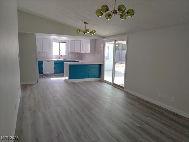 Building Photo - 3221 Sombrero Cir