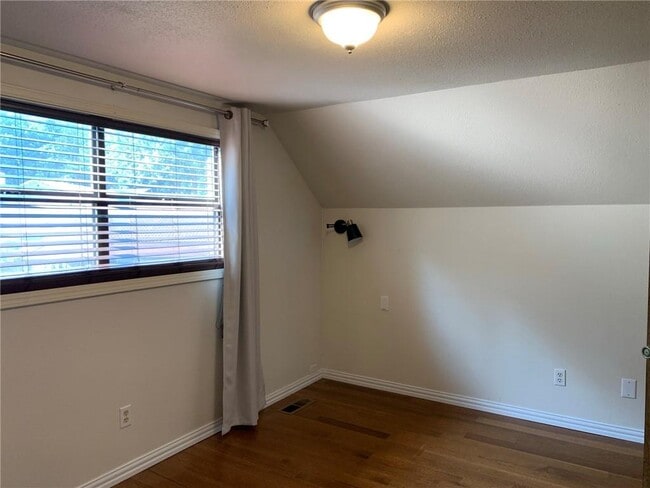 Building Photo - 406 S 37th St