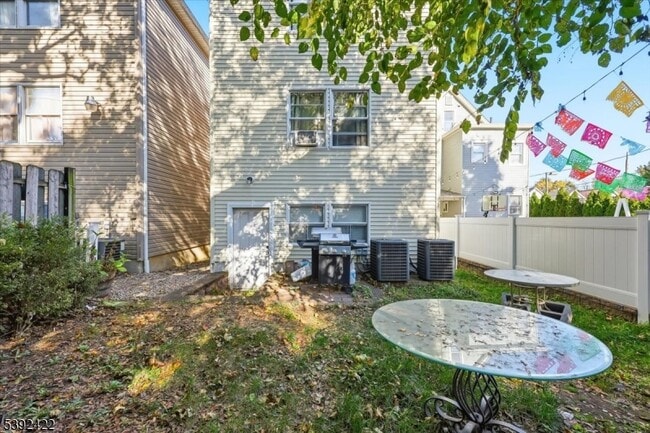 Building Photo - 245 Burgess Pl