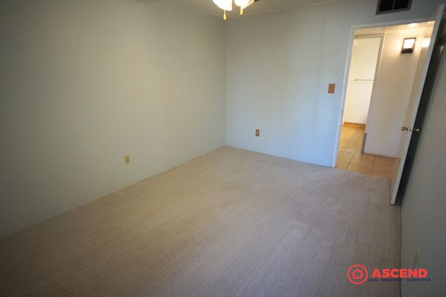 Building Photo - Gorgeous Home in Stockdale Park!