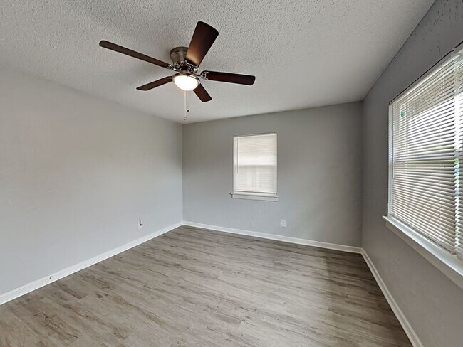 Building Photo - 4720 Kilpatrick Ave