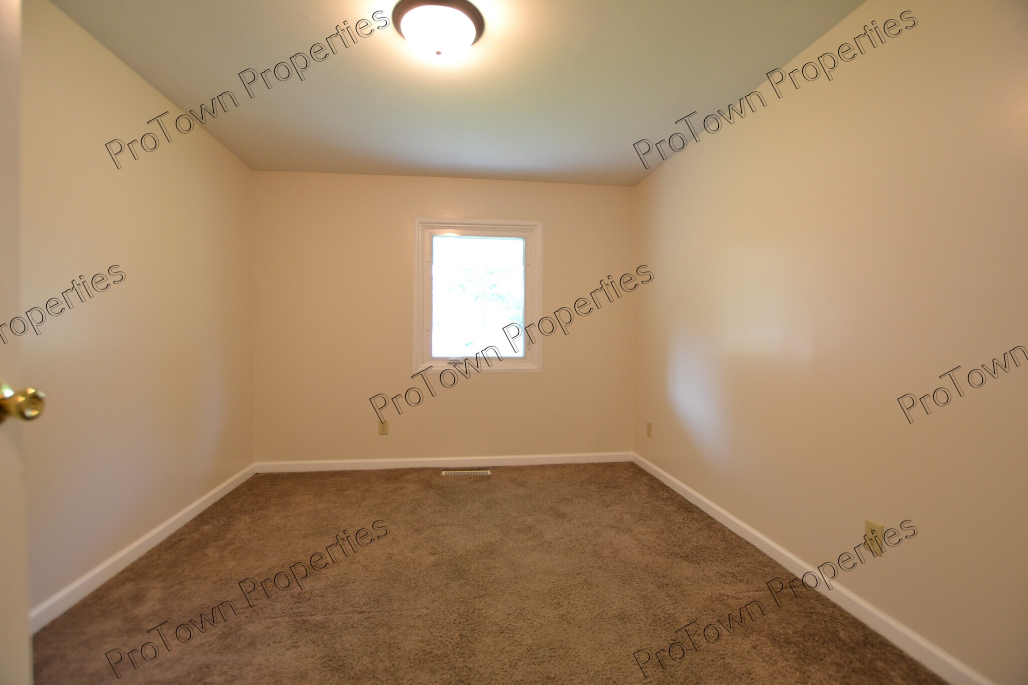 Building Photo - 2315 Birchwood Ln