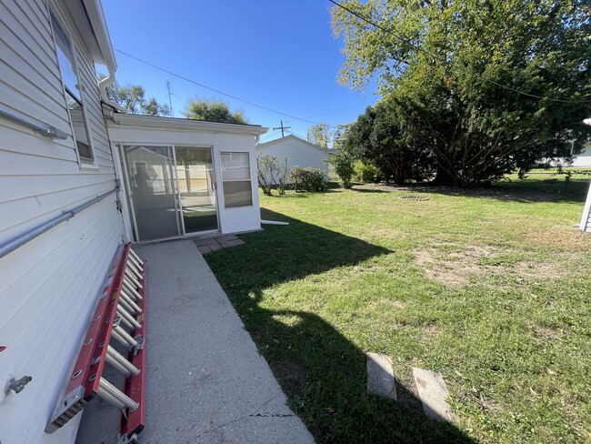 Building Photo - East St Duplex