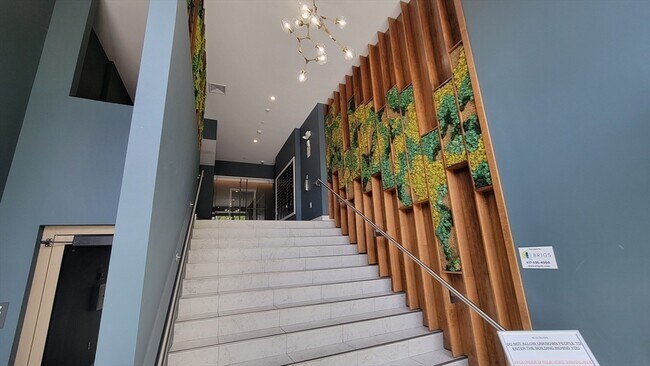 Building Photo - 45 Burnett St