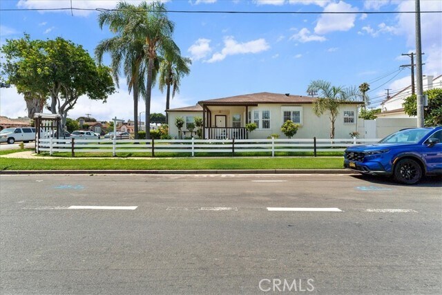 Building Photo - 9801 S Hobart Blvd