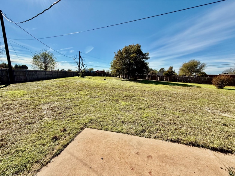 Building Photo - 2104 Linwood Pl