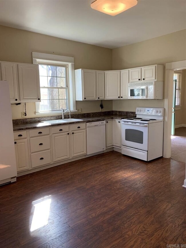 Building Photo - 303 Rosetta St