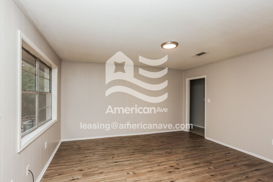 Building Photo - 187 E Woodcrest Dr