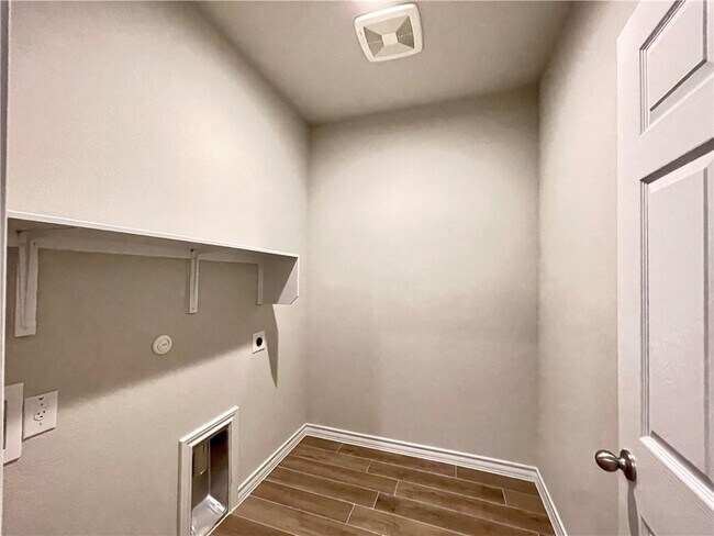 Building Photo - 7628 Leitrim Wy