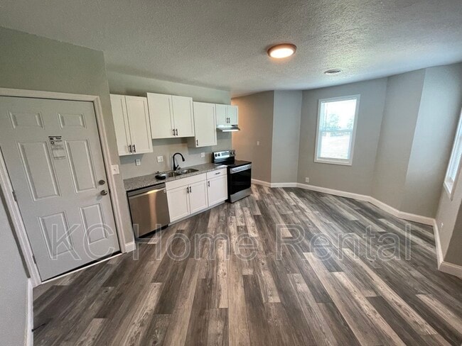 Building Photo - 3400 E 14th St