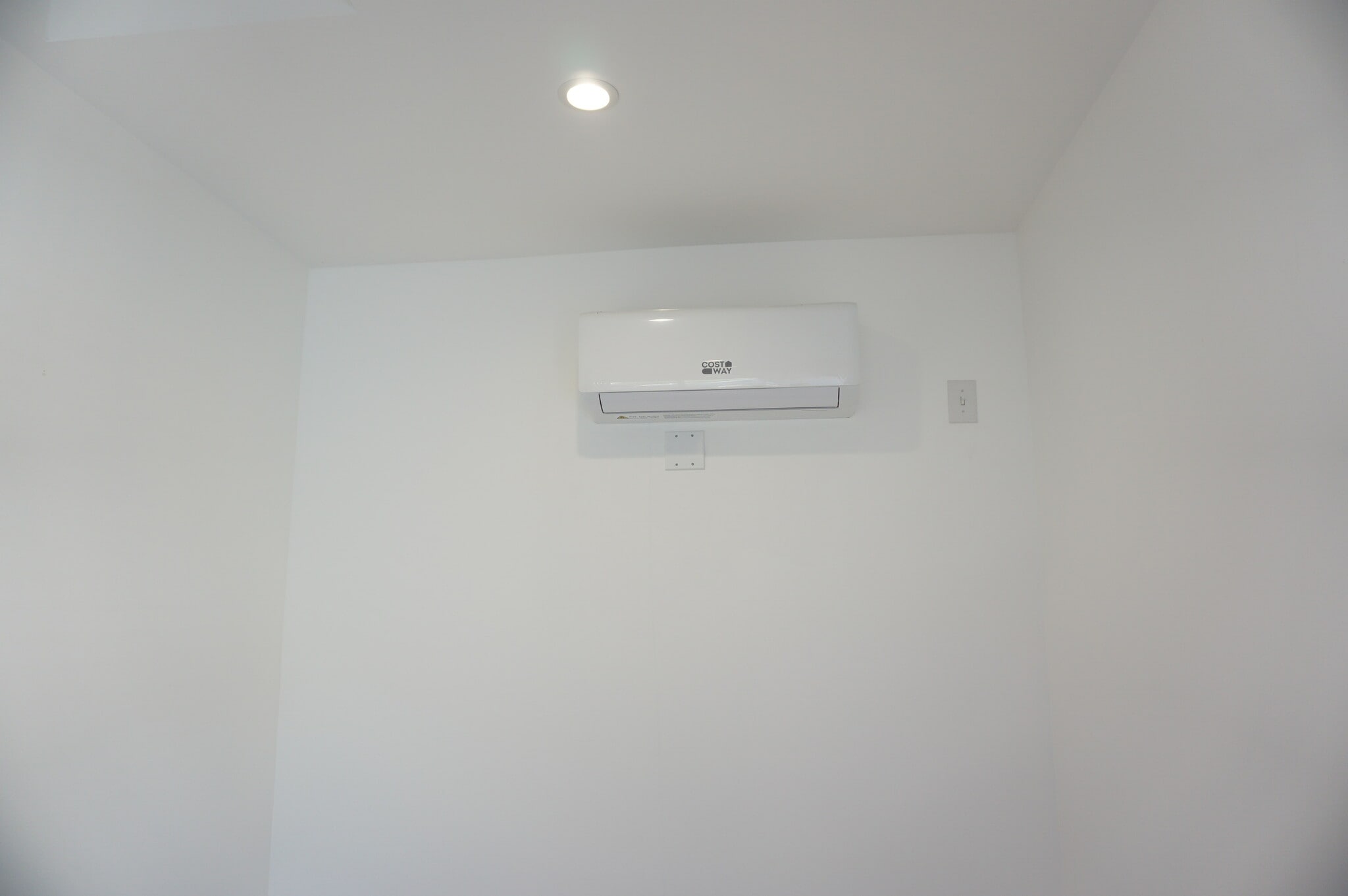 Building Photo - 8826 Quartz Ave