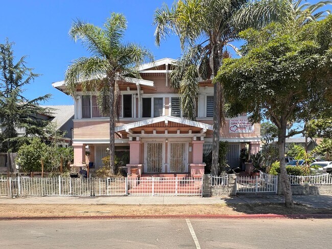 Building Photo - 751 Chestnut Ave