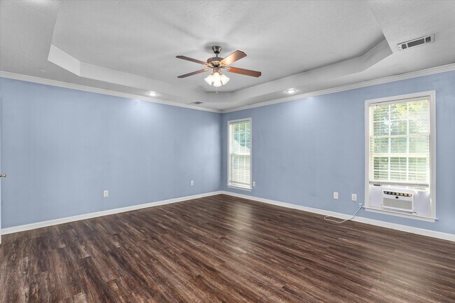 Building Photo - 570 Lory Ln