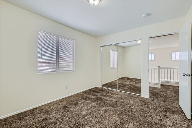 Building Photo - 4726 English Lavender - Gated community! R...