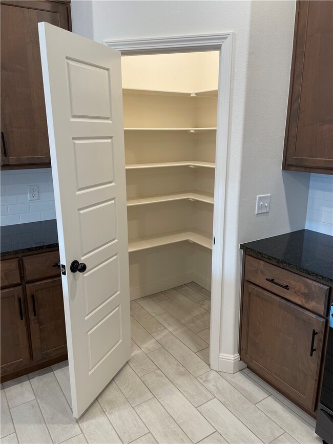Building Photo - 464 Hall Ave