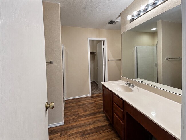 Building Photo - 525 Eagles Nest Cove
