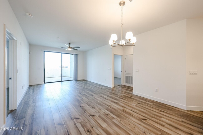 Building Photo - 2511 W Queen Creek Rd