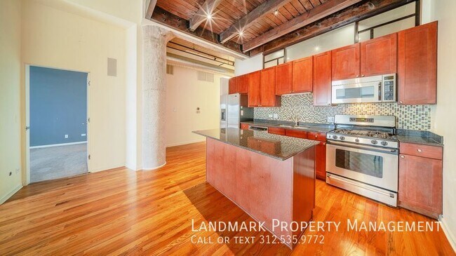 Building Photo - 758 N Larrabee St
