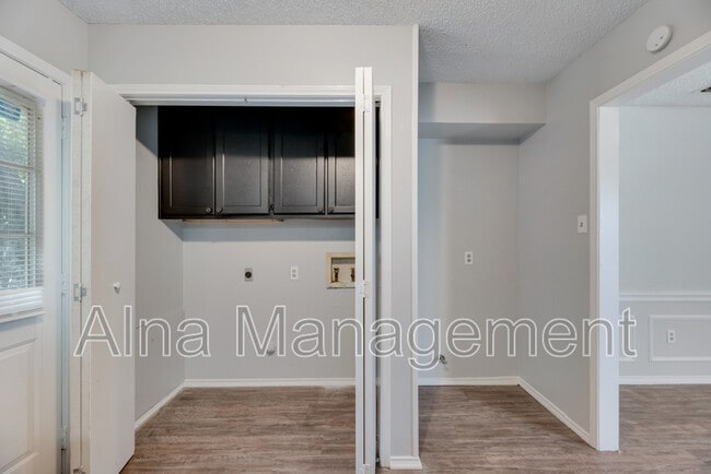 Building Photo - 2212 Windhurst Dr