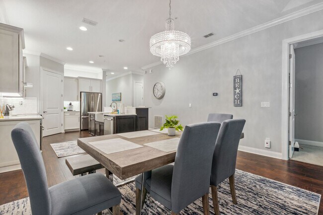 Building Photo - 95217 Summerwoods Cir