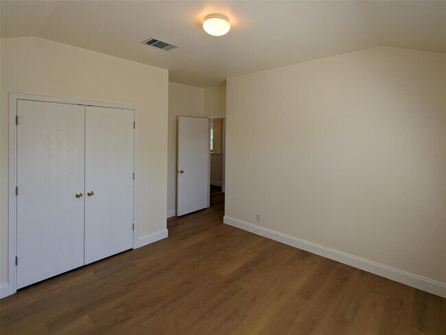 Building Photo - 4717 Lake Champlain Ln
