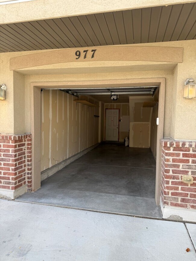 Building Photo - 977 Chelsea Ln
