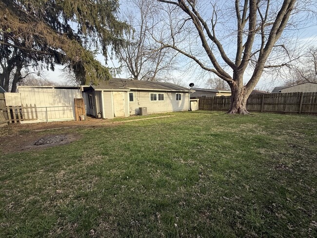 Building Photo - 3138 Midvale Dr