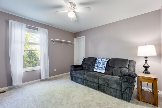 Building Photo - Short term rental available