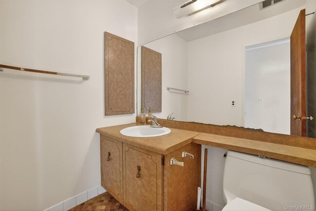 Building Photo - 126 Coachlight Square