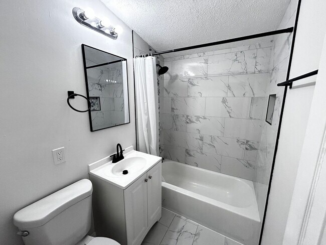 Building Photo - Charming, Newly Renovated 3-Bedroom Home w...