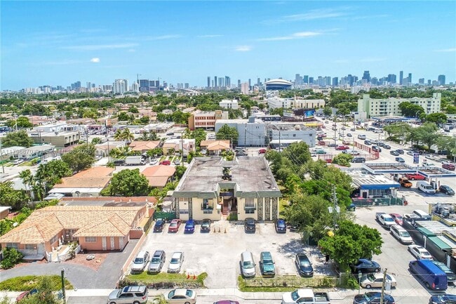 Building Photo - 720 NW 27th Ct