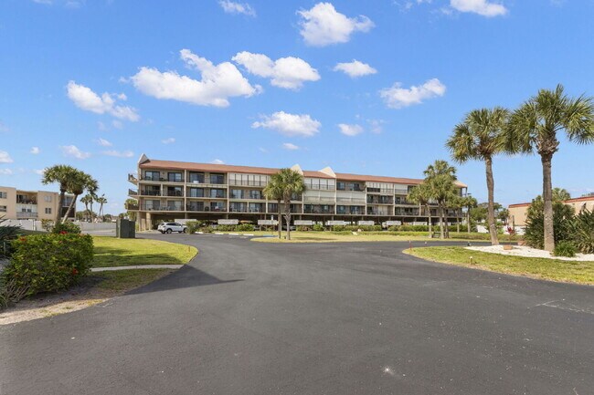 Building Photo - Condo For Rent on ST PETE BEACH!