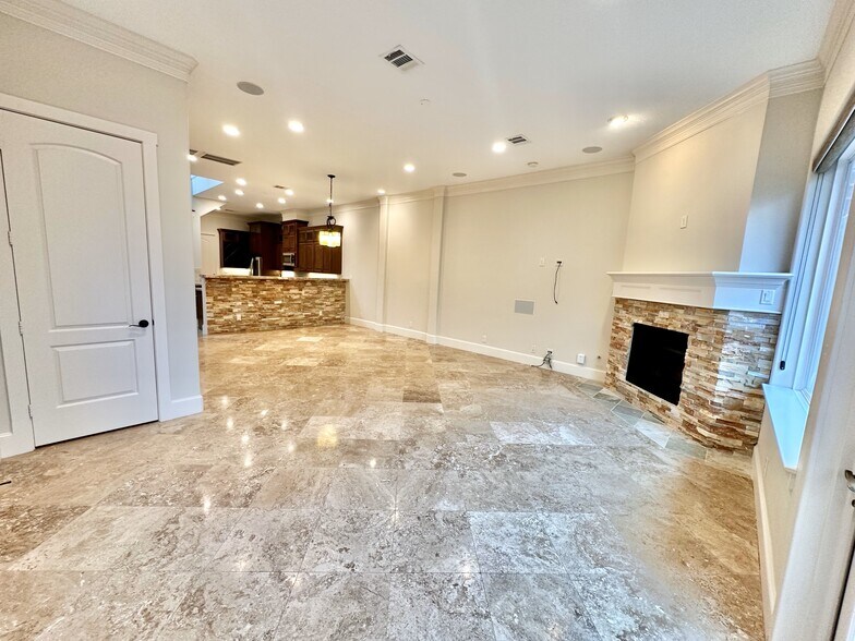 Building Photo - 6121 Hamman St