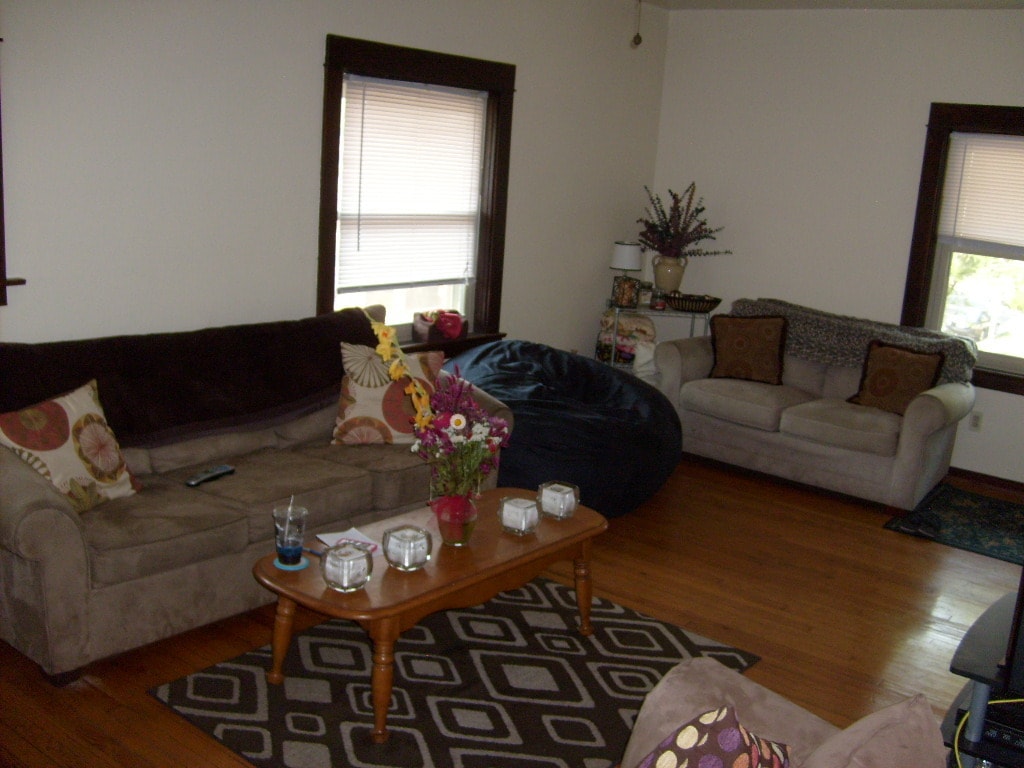 Living Room - 601 E Johnson St