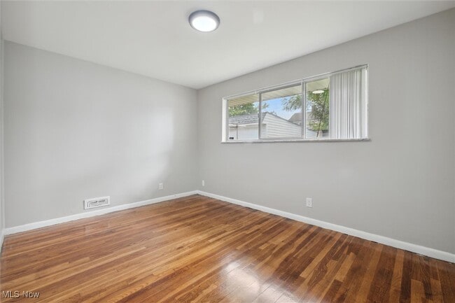 Building Photo - 5339 Elmwood Ave