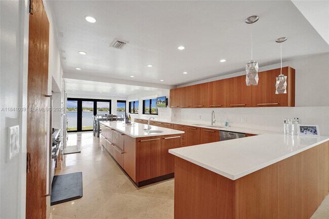 Building Photo - 13724 SW 92nd Ct