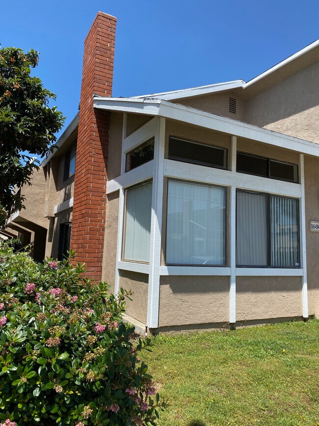 16881 Hoskins Ln 16881 Hoskins Ln Huntington Beach CA 92649