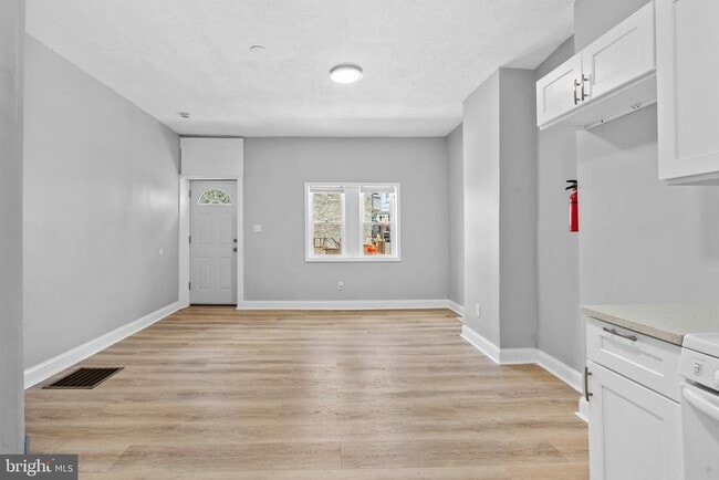 Building Photo - 510 E Willard St